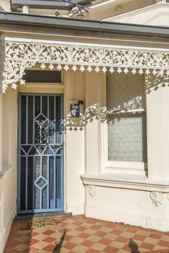 Fotografie z fotogalerie ubytování Gorgeous 2-Bed Victorian Home in Artsy Suburb v Melbourne