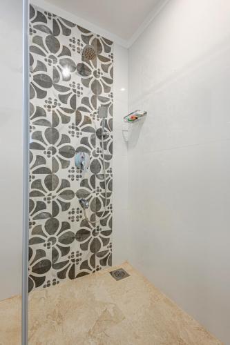 a shower in a bathroom with a wall at Salcete Beach Resort in Colva