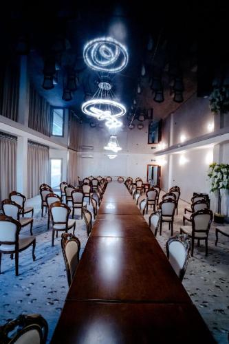 a large room with a long table and chairs at Hotel Almar Luxury in Mamaia Nord