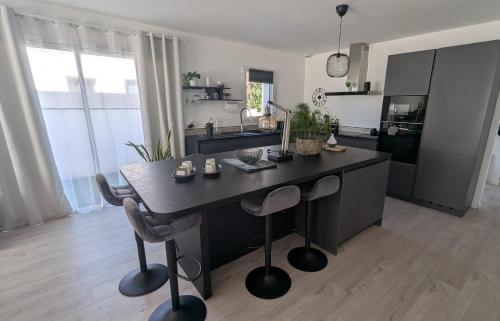 Photo de la galerie de l'établissement La Sinagote - Jardin - Wifi - Parking - TV, à Séné