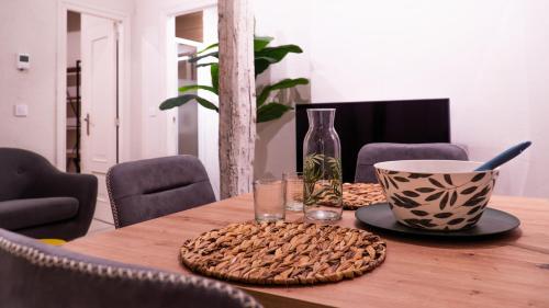 Μια τηλεόραση ή/και κέντρο ψυχαγωγίας στο Apartamentos Carolina by gaiarooms