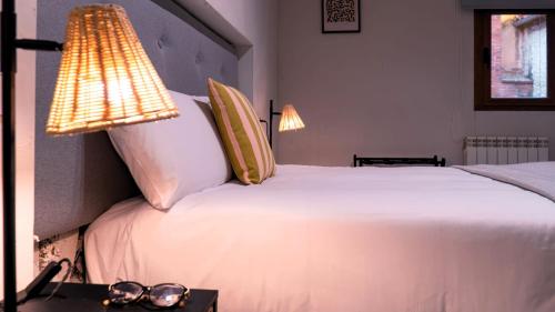 Ένα ή περισσότερα κρεβάτια σε δωμάτιο στο Apartamentos Carolina by gaiarooms
