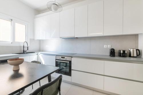 Modern Athenian Nest near Kallimarmaro Stadium by UPSTREET
