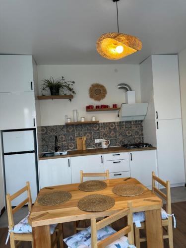 Dapur atau dapur kecil di Twins Bazaleti & თვინს ბაზალეთი