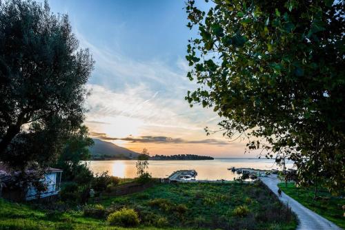 Gallery image of Nikolas house beside the sea next to Lefkada in Ágios Nikólaos
