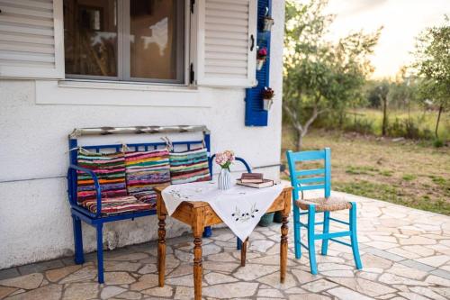 Κήπος έξω από το Petalidi Sunny Home One