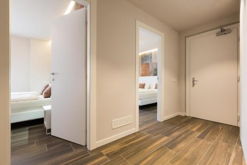 an empty room with a door leading to a bedroom at Pace 1954 Hotel in Arco