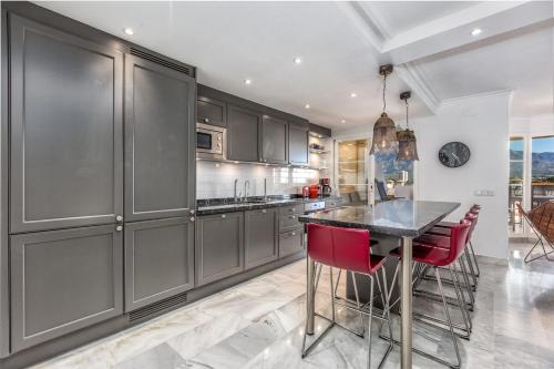 3 bed duplex by Puerto Banus, Marbella, 3 pools, Sea views