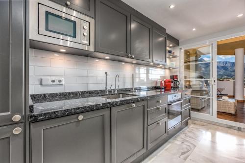 3 bed duplex by Puerto Banus, Marbella, 3 pools, Sea views