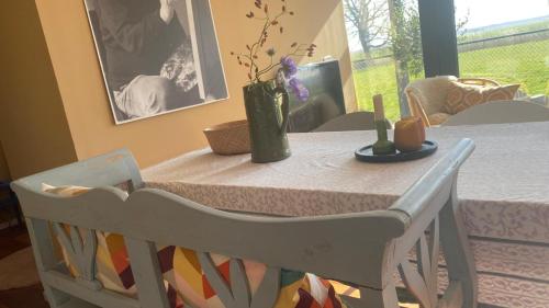 a table with a vase on top of it at B&B NR6 in Herbaijum