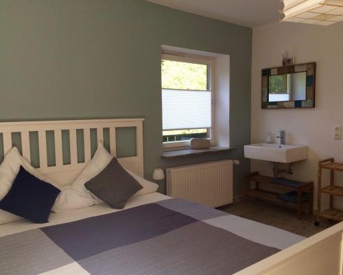 Postel nebo postele na pokoji v ubytování Ferienwohnung-Momo-Villa-Strawalde-Altenau-Oberharz