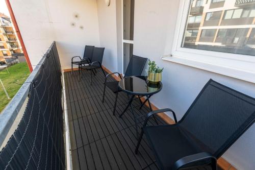 Ruang duduk di ALURE RESIDENCES 13 & 24h self check-in, fireplace,private parking in front of the apartment building included, new building, green area with meadows and forests