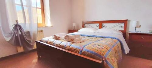 a bedroom with a bed with two towels on it at Casa Vacanze Iris e Aurora in Monti di Licciana Nardi