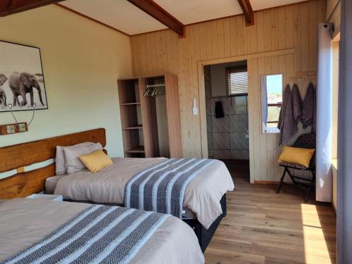 a bedroom with two beds in a room at Pongola Poort Safari Camp in Bethel