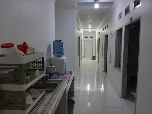 Η κουζίνα ή μικρή κουζίνα στο Wisma Asri