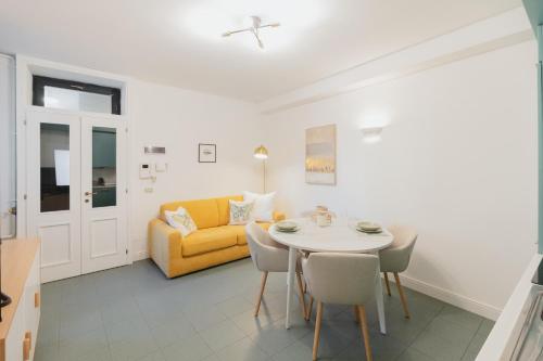 GoHost - Stylish and Charming Flat between Navigli and Duomo