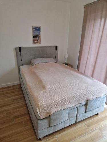 a bed in a bedroom with at Haus Emilia in Sierosław