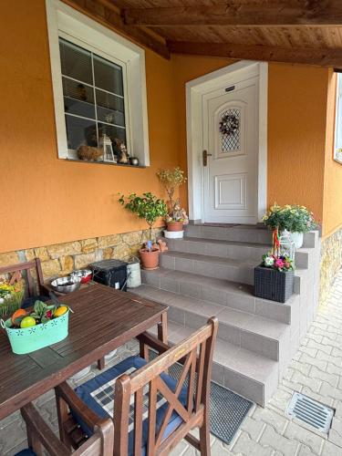 a porch with a table and chairs and a door at Dům FAUNA V Českosaském Švýcarsku in Janov