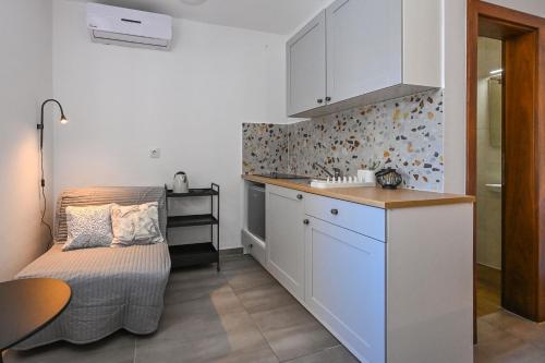 Kuchyň nebo kuchyňský kout v ubytování il Centro Apartments Novalja