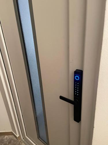 a door with a remote control sticking out of it at U Tonyho - Homestay Strakonice 1-kk in Strakonice