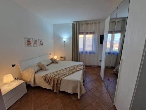 a bedroom with a bed and a mirror at La casetta di Dany in Fiano Romano