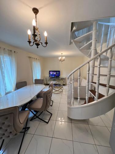 NEW 2 bedroom House 15mins from Paris by Train