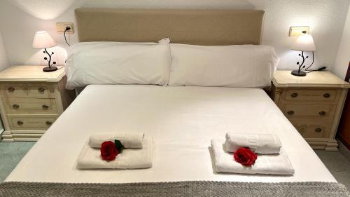 En eller flere senge i et værelse på House Beach Two