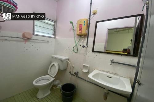 Ένα μπάνιο στο Hotel O Lumut Villa Inn