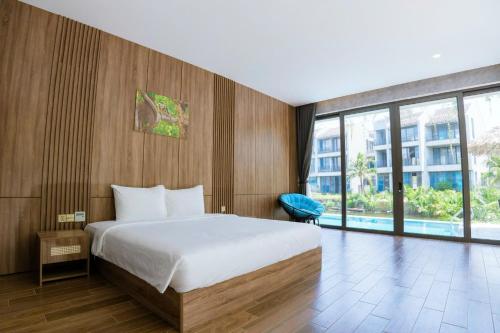 Кровать или кровати в номере Gold Riverside Apartment & Villa