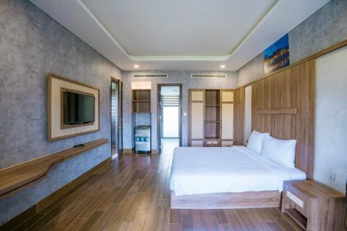 Кровать или кровати в номере Gold Riverside Apartment & Villa