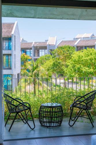 Балкон или терраса в Gold Riverside Apartment & Villa