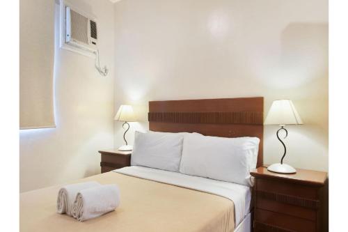 Postel nebo postele na pokoji v ubytování Townhouse OAK Metro Manila Near Osmena Highway PNR Pasay formerly Avitel Hotel