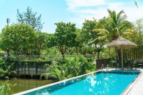 Бассейн в Gold Riverside Apartment & Villa или поблизости