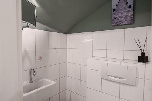 Bilik mandi di NEU! Ferienwohnung Düne & Wind