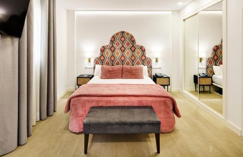 Кровать или кровати в номере Sercotel Las Casas de los Mercaderes