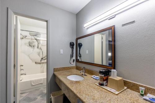 Freer Executive inn and Studiosにあるバスルーム