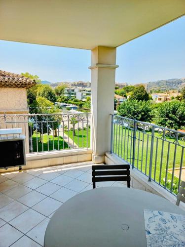 Appartement 221 - LES SUITES DE ROBINSON - Résidence avec piscine en bord de Siagne, à Mandelieu-La-Napoule