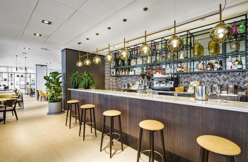 The lounge or bar area at Sercotel Madrid Aeropuerto