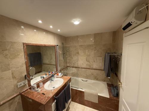 Hacienda del Sol - Beachside Retreat with Pools