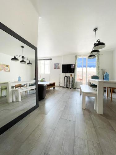 Spacious 2 bedrooms with parking to port of Nice