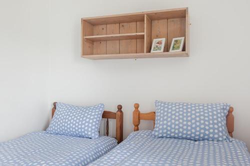 Ένα ή περισσότερα κρεβάτια σε δωμάτιο στο Modern Beach House overlooking the Sea