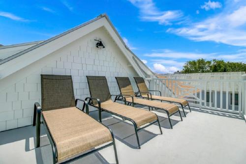 Balkoni atau teres di Grand Pavilion 35 by Wild Dunes, Luxury Home in Resort Core with Amenity Access