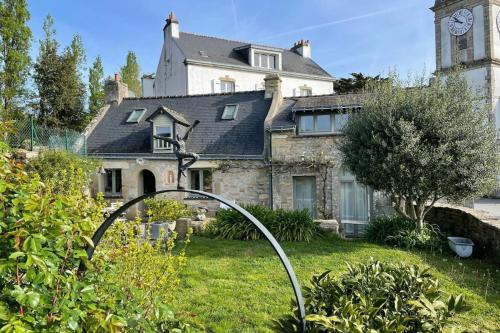 Unique Family House Steps from Port Miquel Beach