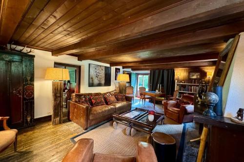 Photo de la galerie de l'établissement Authentic farmhouse with large garden, aux Houches