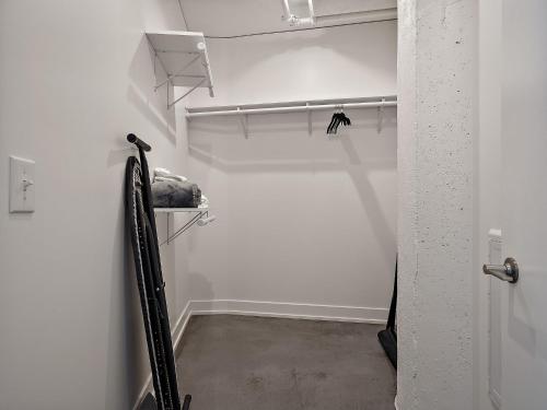 Gallery image of CozySuites NLG - Modern studio condo #22 in Minneapolis