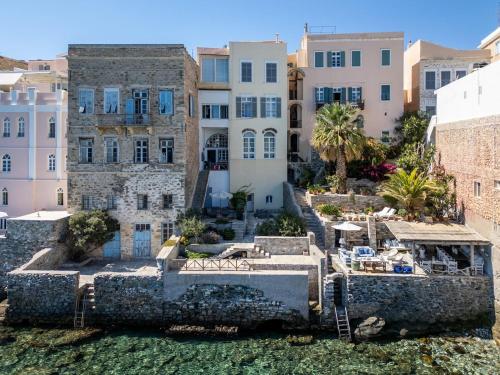 Seaside neoclassical property in Vaporia Ermoupoli