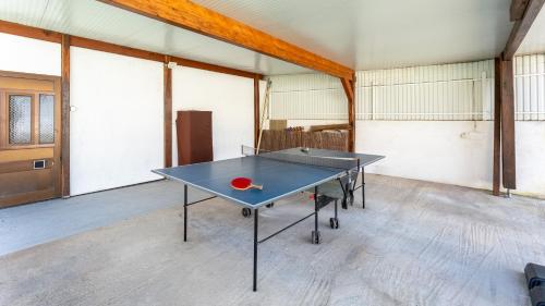 Sunny 3BDR Apt with Pool in Ferreiras by LovelyStay