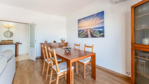 Sunny 3BDR Apt with Pool in Ferreiras by LovelyStay