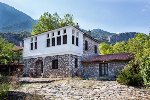 an old stone house in the mountains at 260m2 Unique mountain house in Lilea Parnasos in Lílaia
