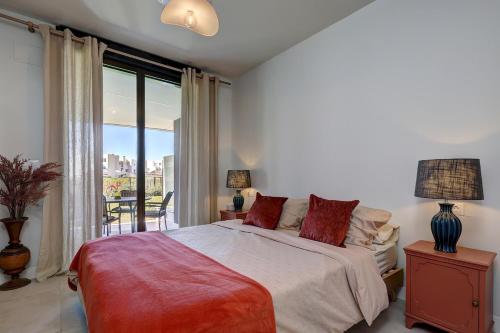 Peaceful apartment with views and garden